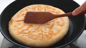 A quick and easy cheese potato bread with a crispy crust and gooey cheese filling, made in a frying pan.